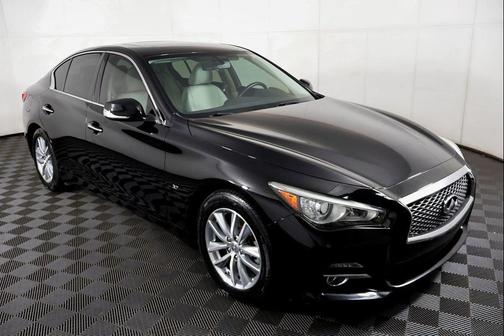 2015 INFINITI Q50 Base