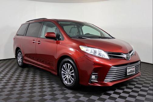 Salsa Red Pearl 2018 Toyota Sienna XLE