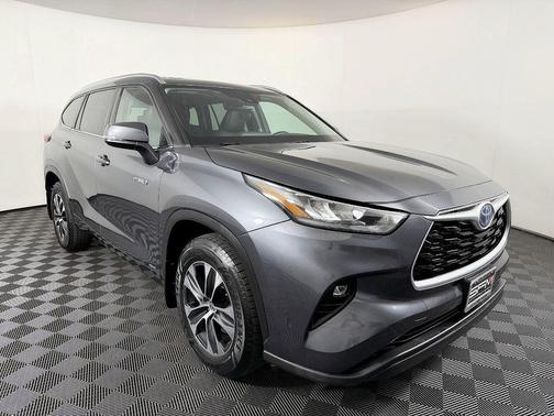 Gray 2020 Toyota Highlander Hybrid XLE