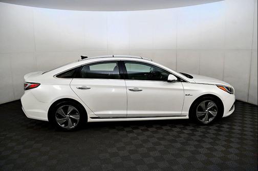 2016 Hyundai SONATA Hybrid Limited