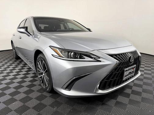 Iridium 2024 Lexus ES 300h Premium