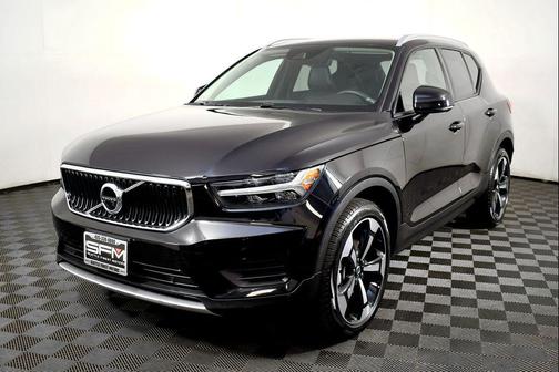 2022 Volvo XC40 T5 Momentum