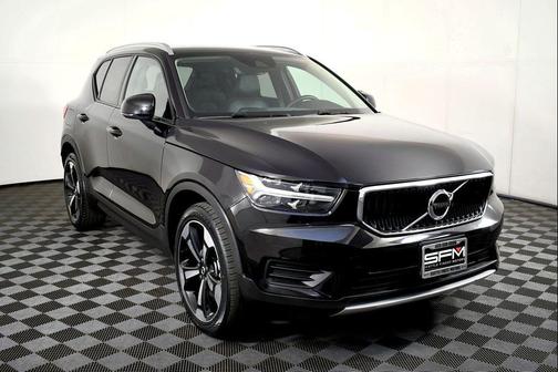 2022 Volvo XC40 T5 Momentum