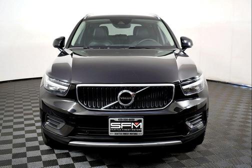 2022 Volvo XC40 T5 Momentum