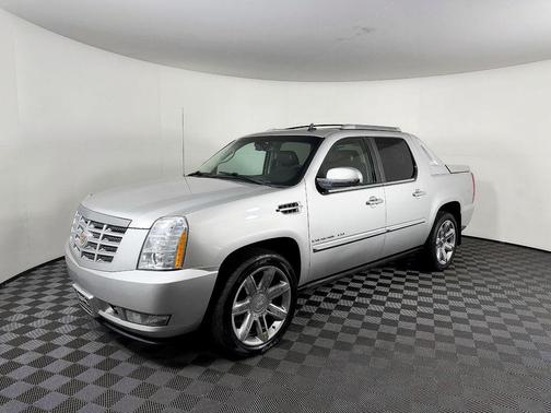 Silver Lining 2010 Cadillac Escalade EXT Premium