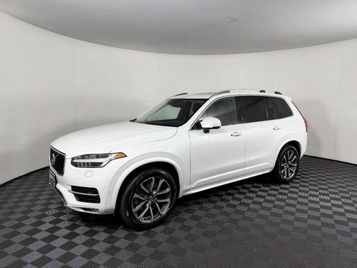 2019 Volvo XC90 T6 Momentum