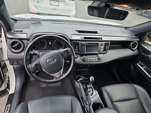 2017 Toyota RAV4 SE