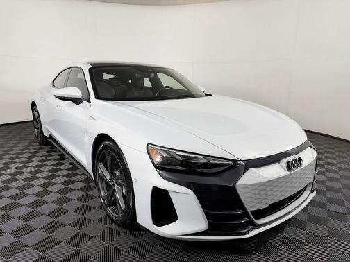 Suzuka Gray Metallic 2022 Audi e-tron GT Prestige