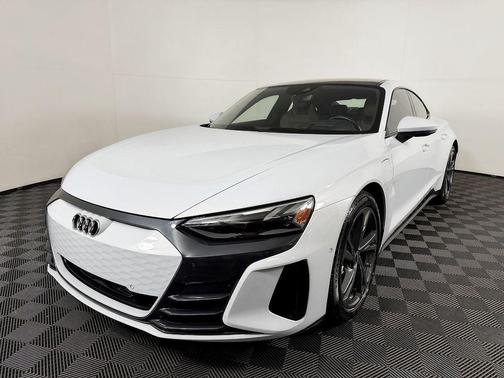 Suzuka Gray Metallic 2022 Audi e-tron GT Prestige