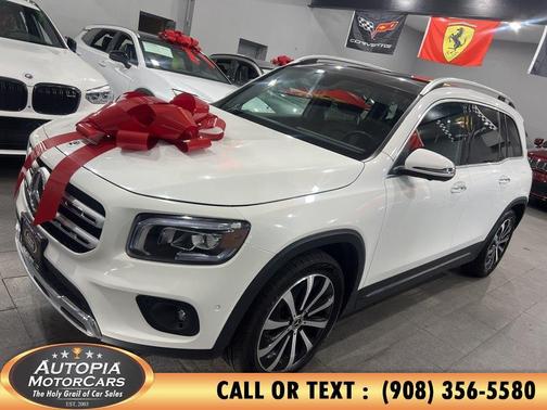 Digital White Metallic 2022 Mercedes-Benz GLB 250 4MATIC