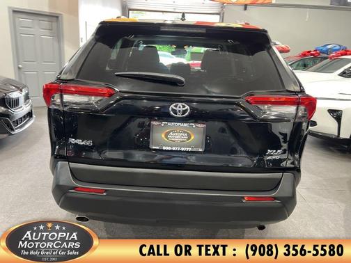 Midnight Black Metallic 2019 Toyota RAV4 XLE