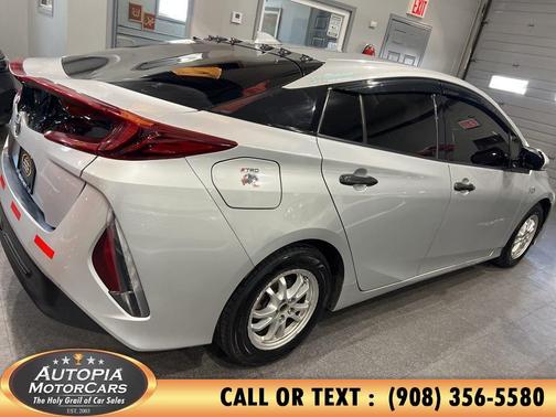 Classic Silver Metallic 2017 Toyota Prius Prime Premium