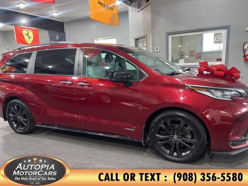 2021 Toyota Sienna XSE 7 Passenger