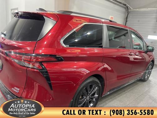 2021 Toyota Sienna XSE 7 Passenger