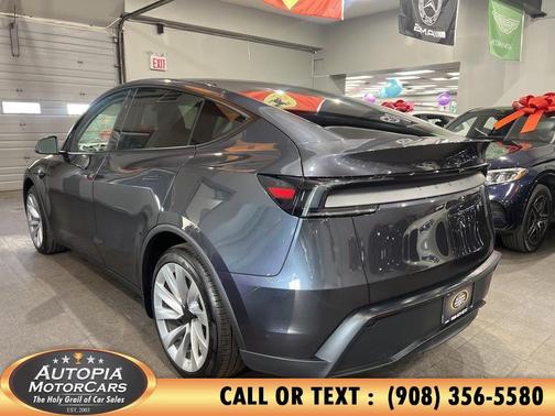 2026 Tesla Model Y Premium Rear-Wheel Drive