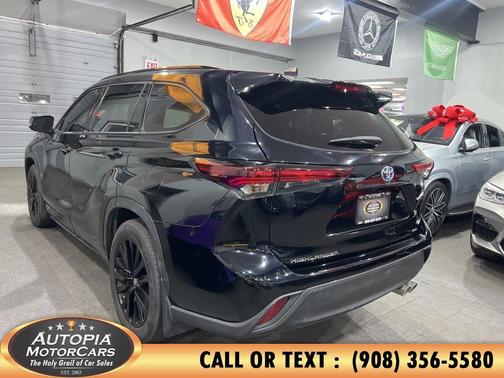 Midnight Black Metallic 2024 Toyota Highlander XSE