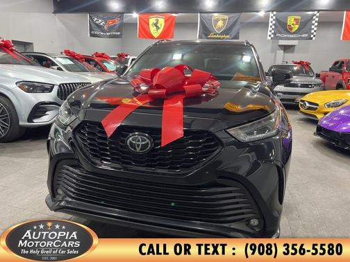 Midnight Black Metallic 2024 Toyota Highlander XSE