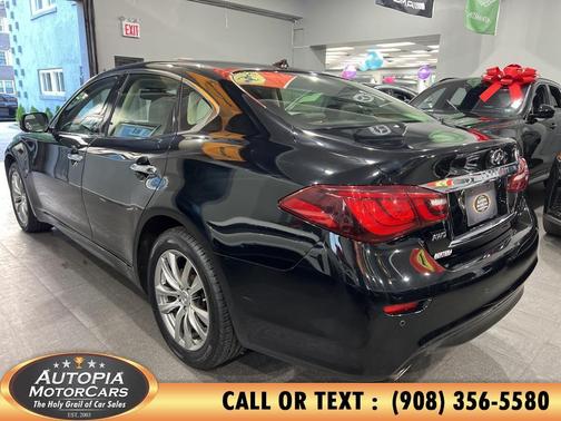 2017 INFINITI Q70 3.7X