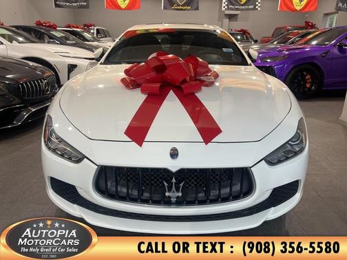 Bianco 2017 Maserati Ghibli S