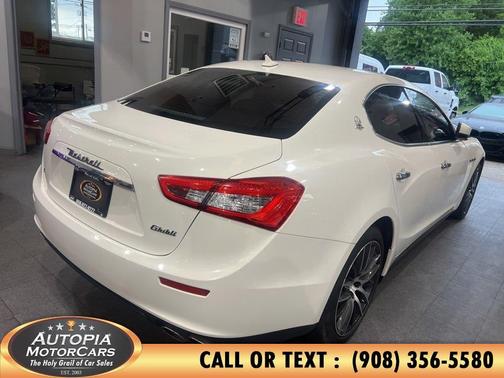 Bianco 2017 Maserati Ghibli S