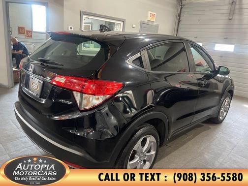 Crystal Black Pearl 2022 Honda HR-V LX