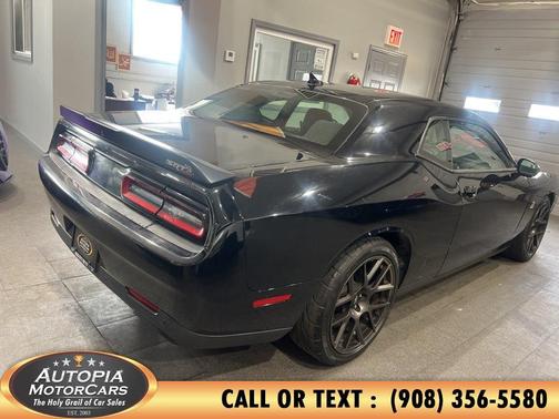 Pitch Black Clearcoat 2017 Dodge Challenger R/T Scat Pack