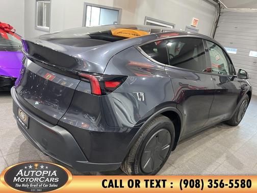 Diamond Black 2026 Tesla Model Y Rear-Wheel Drive