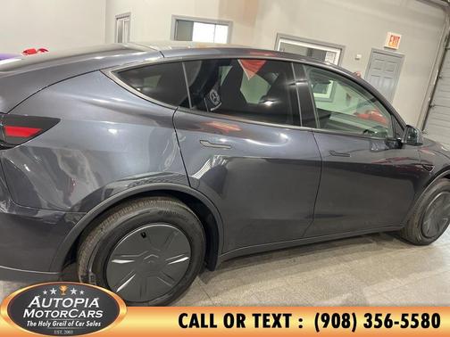 Diamond Black 2026 Tesla Model Y Rear-Wheel Drive