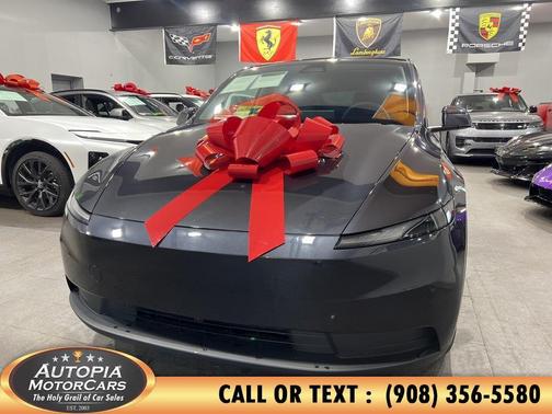 Diamond Black 2026 Tesla Model Y Rear-Wheel Drive