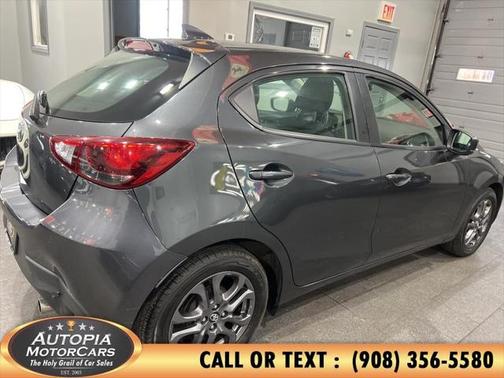 2020 Toyota Yaris Sedan LE