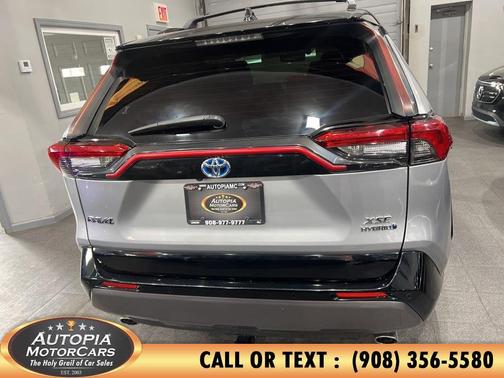 2020 Toyota RAV4 Hybrid SE