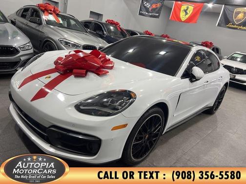2022 Porsche Panamera BASE