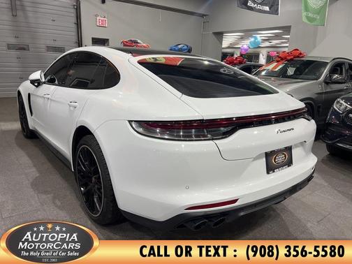 2022 Porsche Panamera BASE