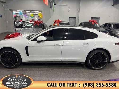 2022 Porsche Panamera BASE