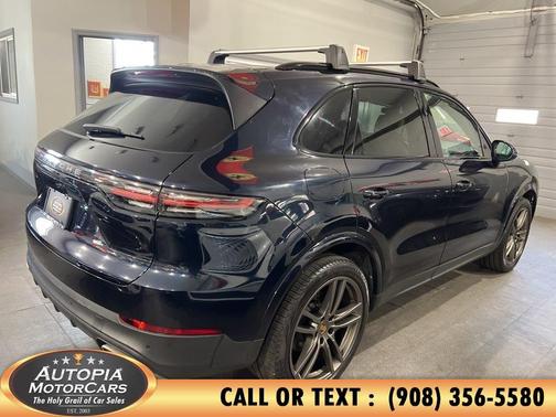 Moonlight Blue Metallic 2022 Porsche Cayenne Cayenne