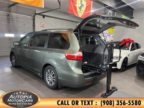 2019 Toyota Sienna XLE