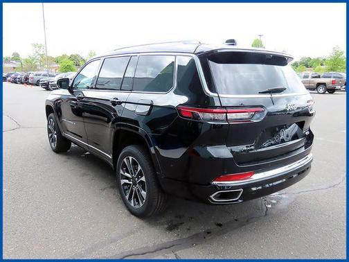 Diamond Black Crystal Pearlcoat 2023 Jeep Grand Cherokee L Overland