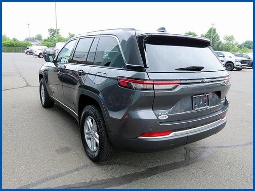 2023 Jeep Grand Cherokee Laredo