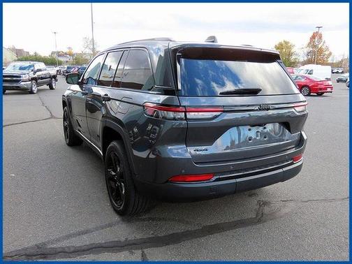 2022 Jeep Grand Cherokee Altitude