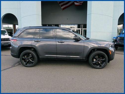 2022 Jeep Grand Cherokee Altitude