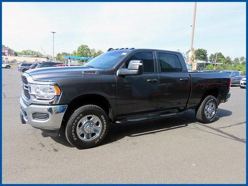 2024 RAM 2500 Tradesman Crew Cab 4x4 6'4' Box