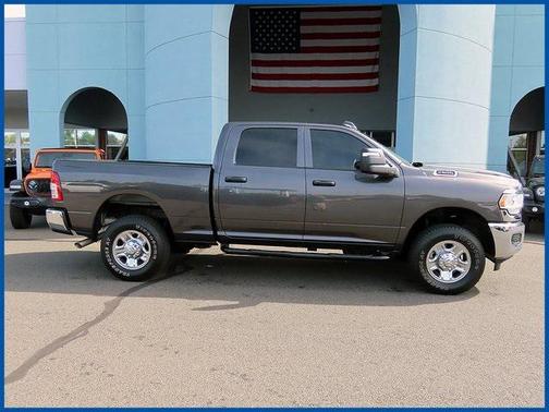 2024 RAM 2500 Tradesman Crew Cab 4x4 6'4' Box