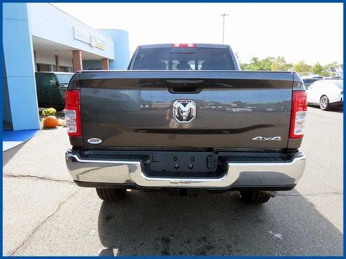2024 RAM 2500 Tradesman Crew Cab 4x4 6'4' Box