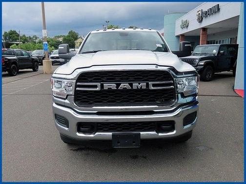 2024 RAM 3500 Tradesman Crew Cab 4x4 8' Box