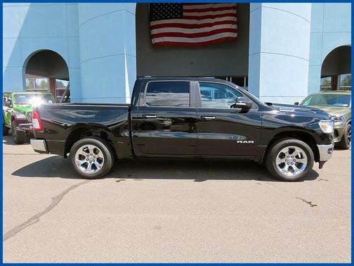 Diamond Black Crystal Pearlcoat 2019 RAM 1500 Big Horn