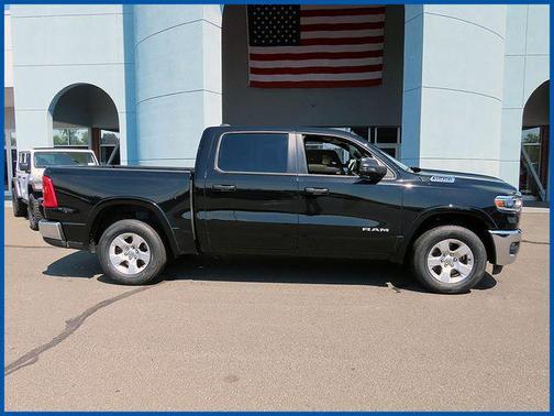 Diamond Black Crystal Pearlcoat 2025 RAM 1500 Big Horn/Lone Star