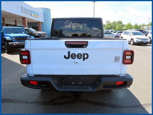 Bright White Clearcoat 2026 Jeep Gladiator Willys 4x4