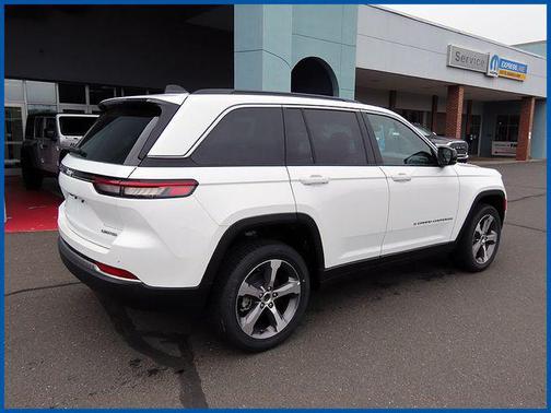 Bright White Clearcoat 2026 Jeep Grand Cherokee Limited