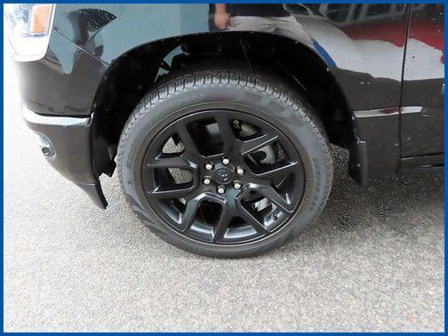 Diamond Black Crystal Pearlcoat 2023 RAM 1500 Laramie