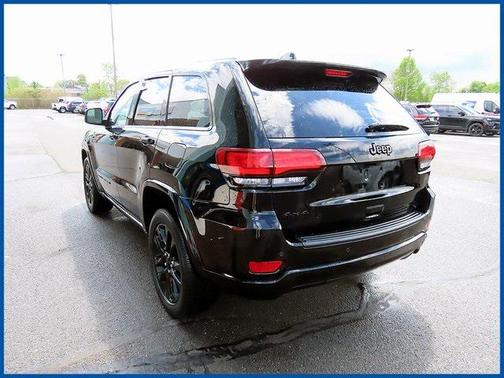 2022 Jeep Grand Cherokee Laredo